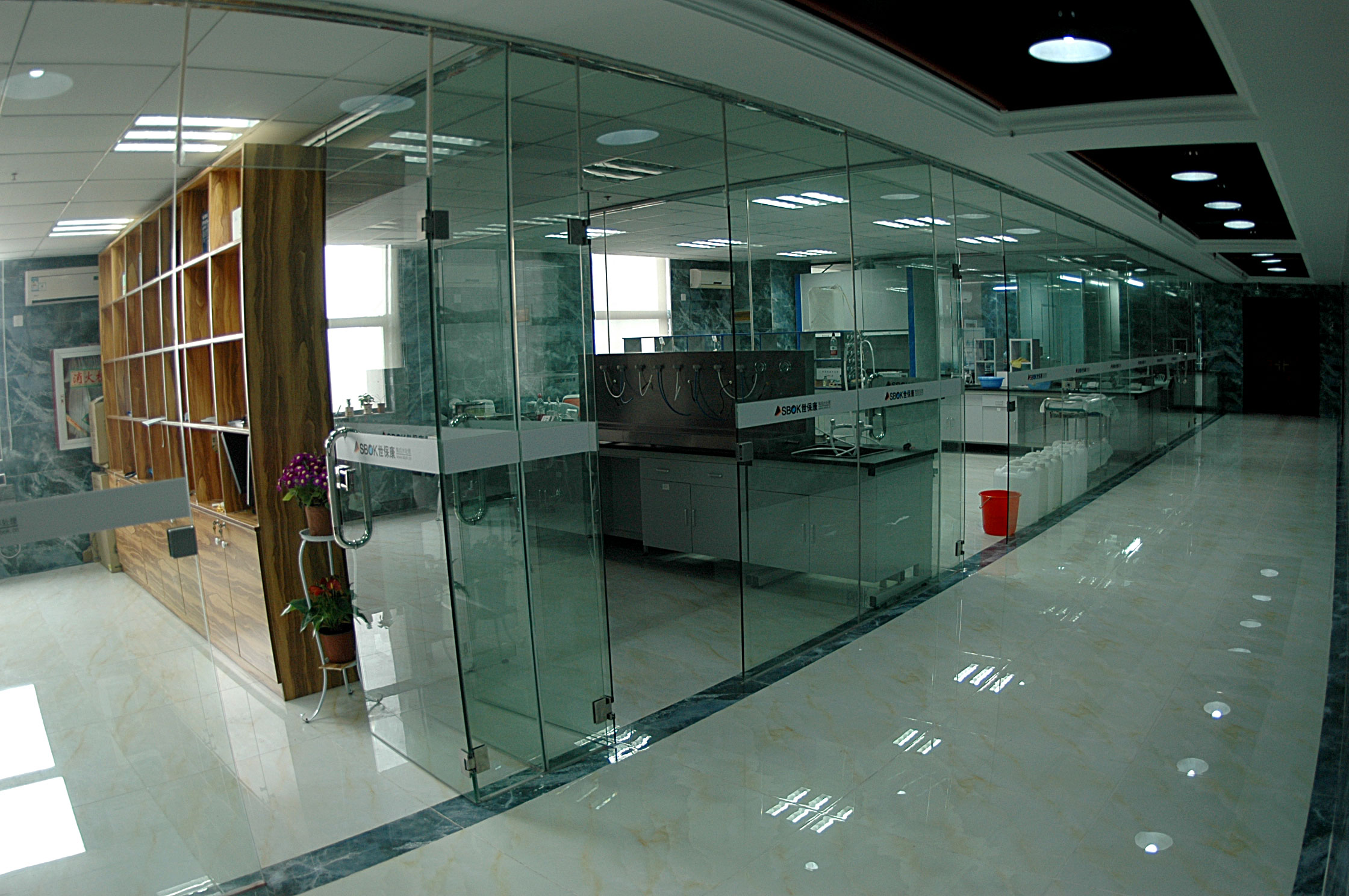 1484361006294423.jpg 實(shí)驗(yàn)室實(shí)景.jpg